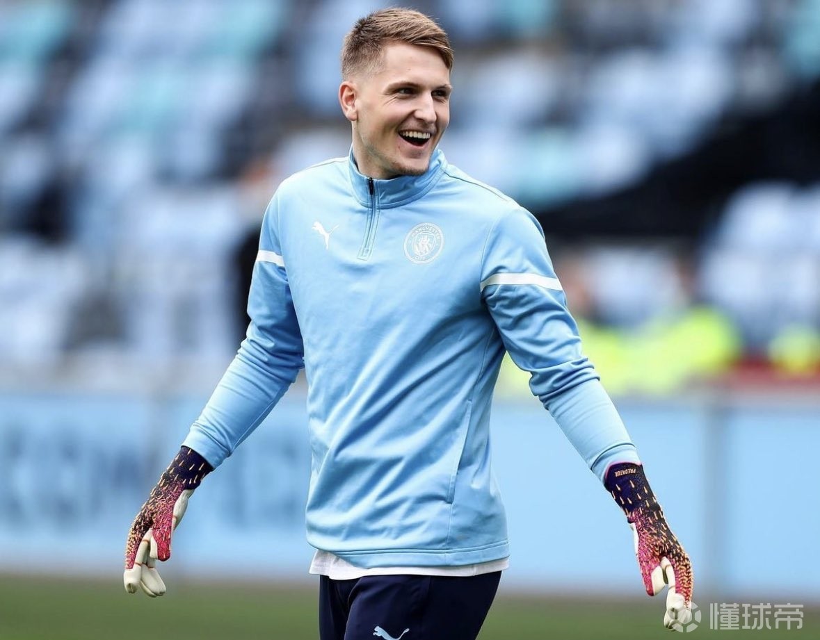 英雄-转会期费耶诺德备战中超；完成体检细节曝光；赛场秩序良好；数据趋势出现新变化的简单介绍