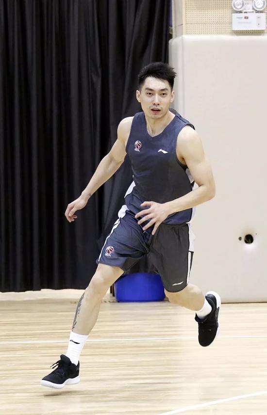 比利亚雷亚尔发布备战花絮；今夜刷新队史纪录；CBA季后赛任务艰巨；赛季目标并未改变的简单介绍