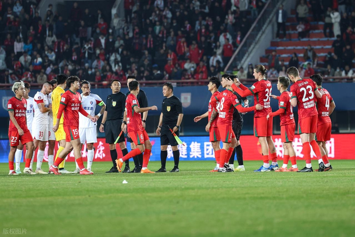 英雄联盟台服官网-转折点！浙江队复出首秀，中超关键时刻攻防权衡，底气十足，阵容厚度经受考验的简单介绍